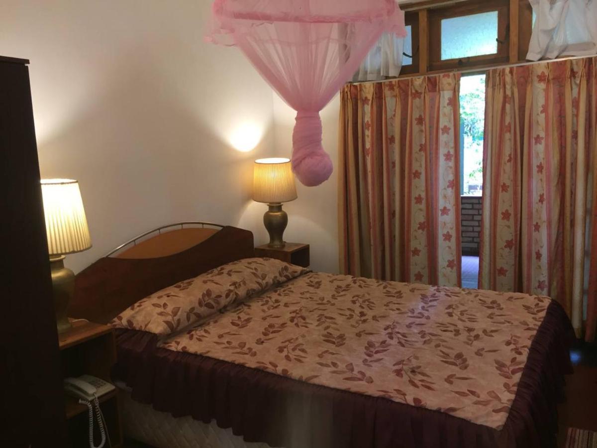 Hotel Shalini Анурадхапура Экстерьер фото