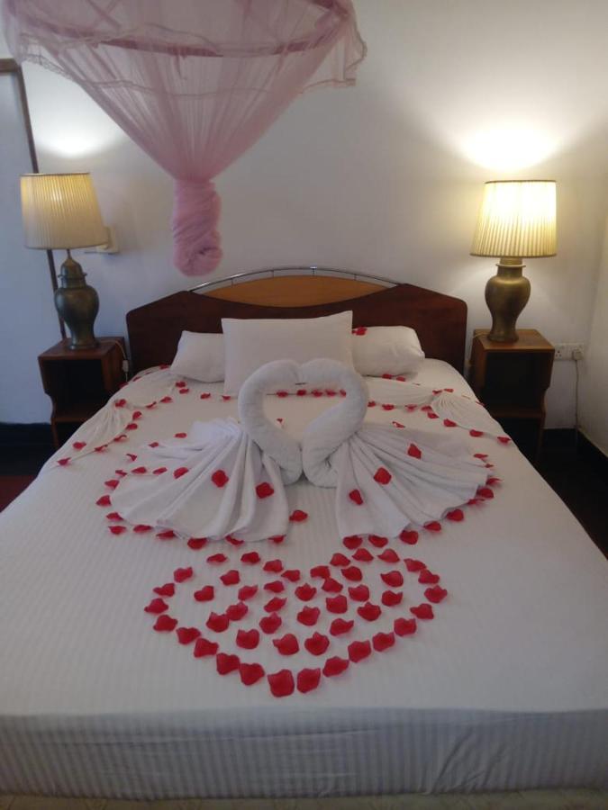 Hotel Shalini Анурадхапура Экстерьер фото