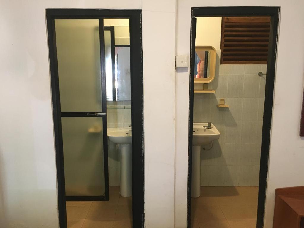 Hotel Shalini Анурадхапура Номер фото