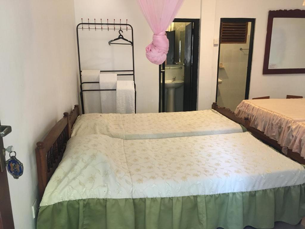 Hotel Shalini Анурадхапура Номер фото