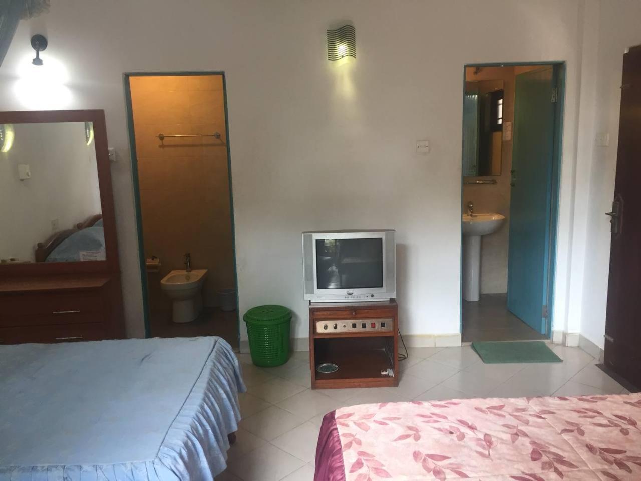 Hotel Shalini Анурадхапура Номер фото