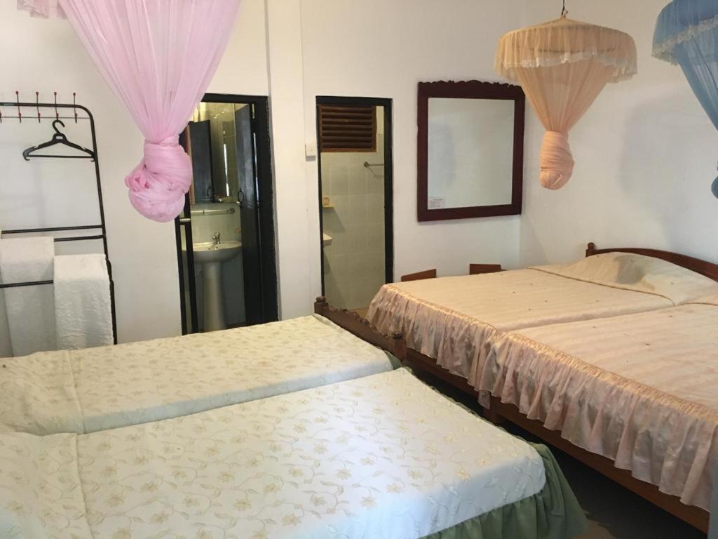 Hotel Shalini Анурадхапура Номер фото